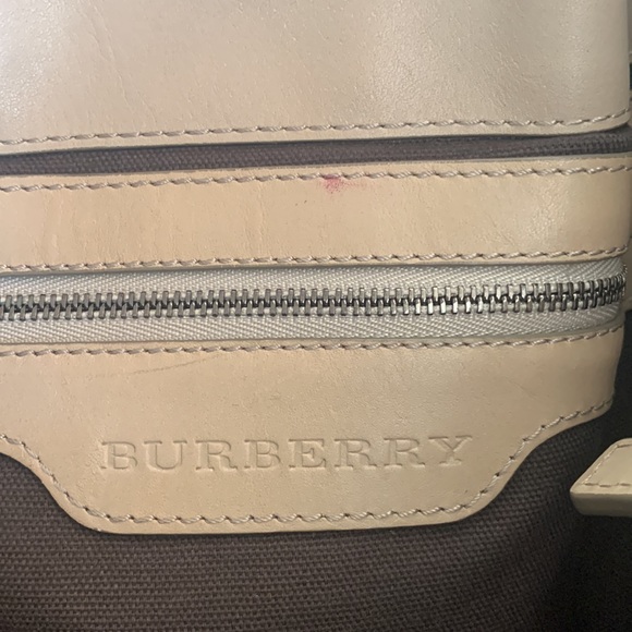 Authentic Burberry nova check shoulder tote - Picture 9 of 9